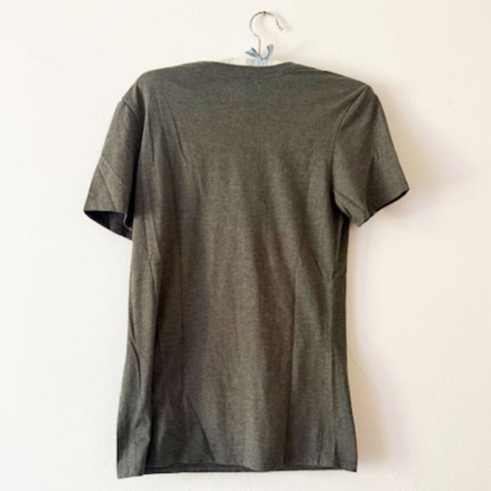Nike Women's Athletic Cut Tee — Women's SZ Small - Picture 2 of 4
